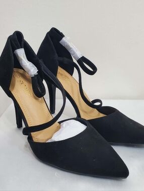NWT-Women's Black Pointed Toe Strappy High Heels